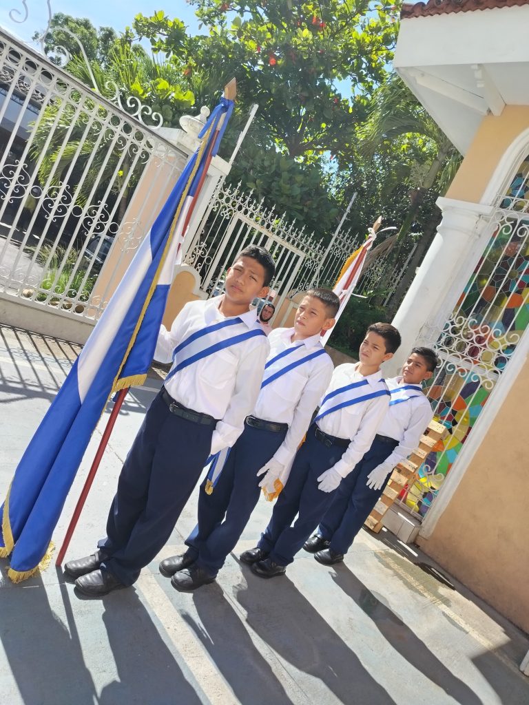 "Alumnos participando en Semana Cívica en Escuela Dar Ibrahim"