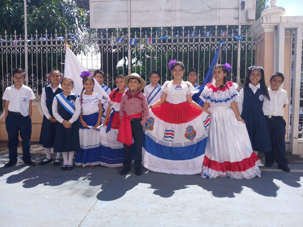 "Alumnos participando en Semana Cívica en Escuela Dar Ibrahim"