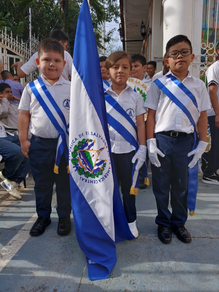 "Alumnos participando en Semana Cívica en Escuela Dar Ibrahim"