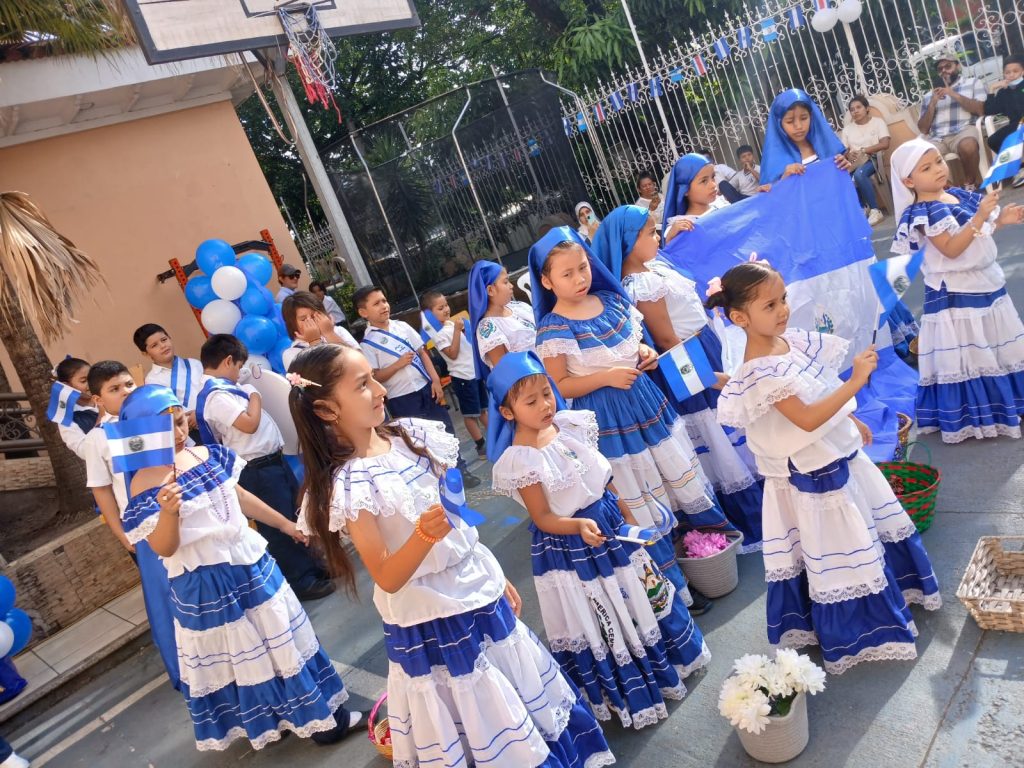 "Alumnos participando en Semana Cívica en Escuela Dar Ibrahim"