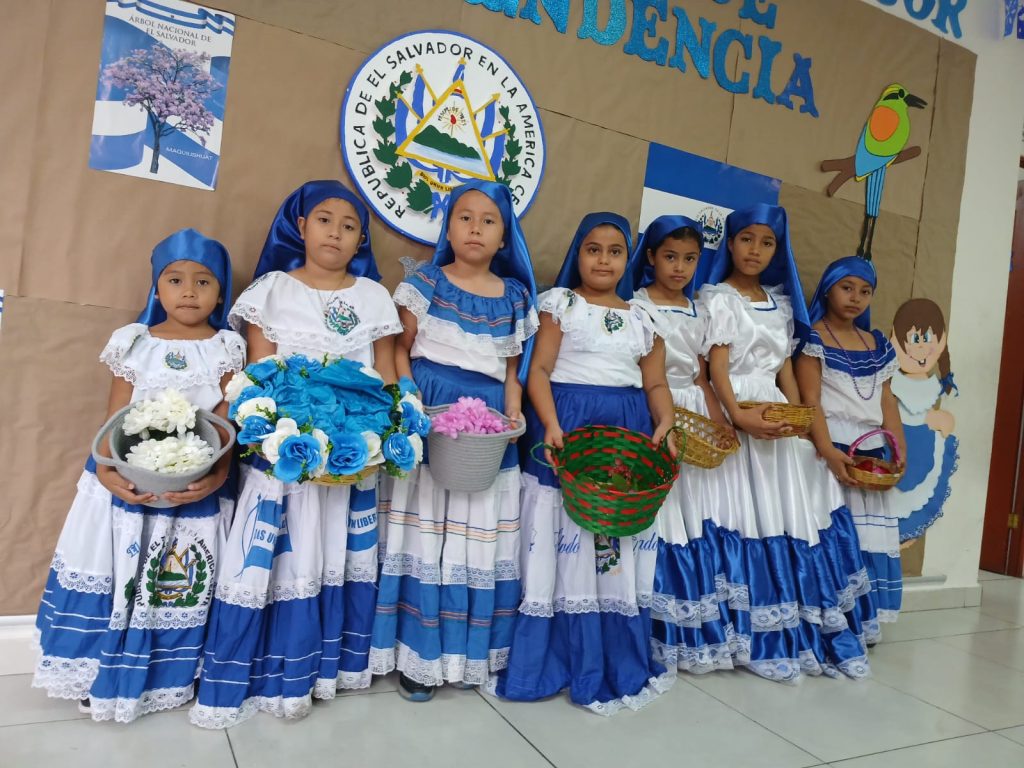 "Alumnos participando en Semana Cívica en Escuela Dar Ibrahim"